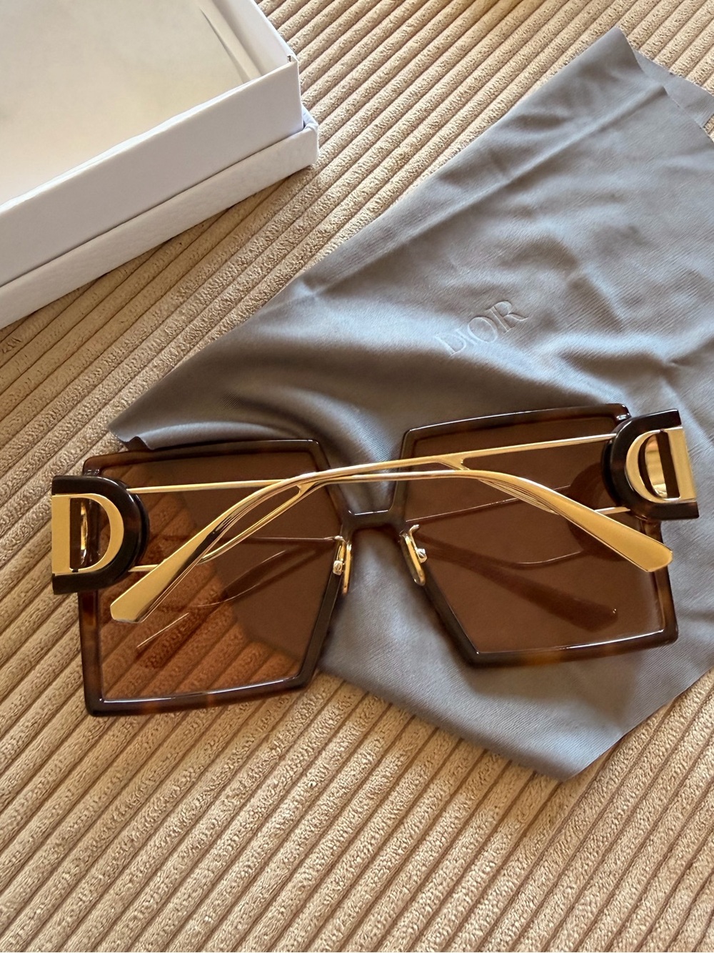 DIOR EYEWEAR 30Montaigne Tortoiseshell oversized sunglasses - Picture 9 of 16